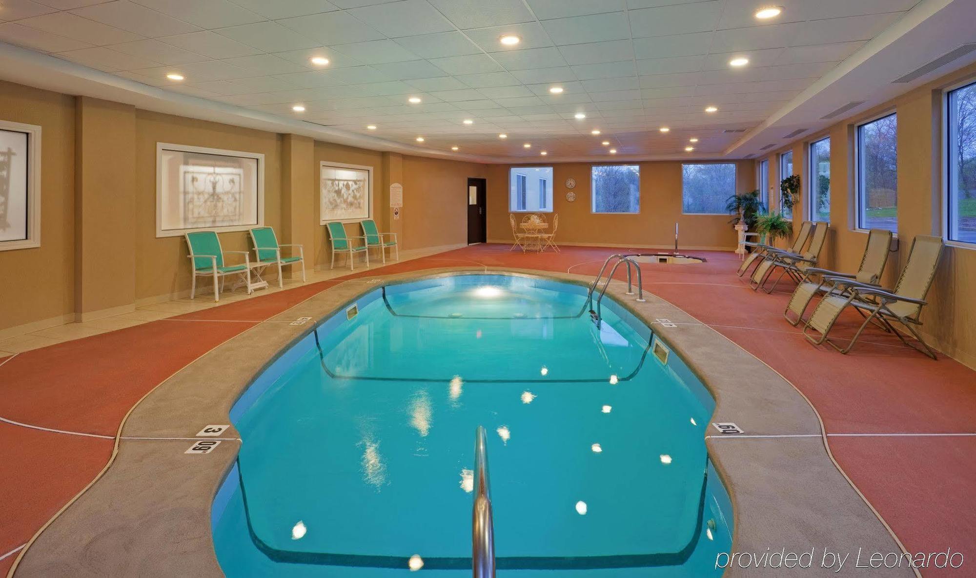 Holiday Inn Express Hotel & Suites Swansea By Ihg Exterior foto